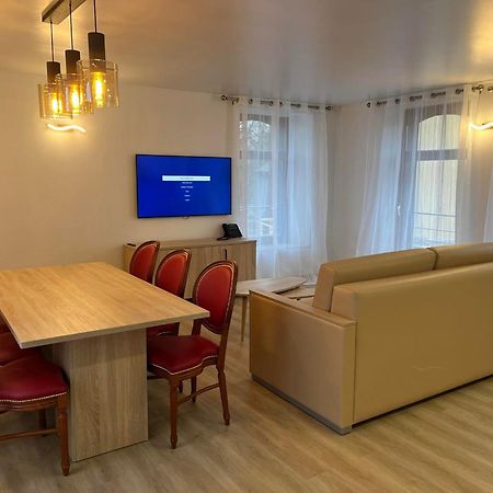 Residence De La Roseraie Флоранвиль Экстерьер фото